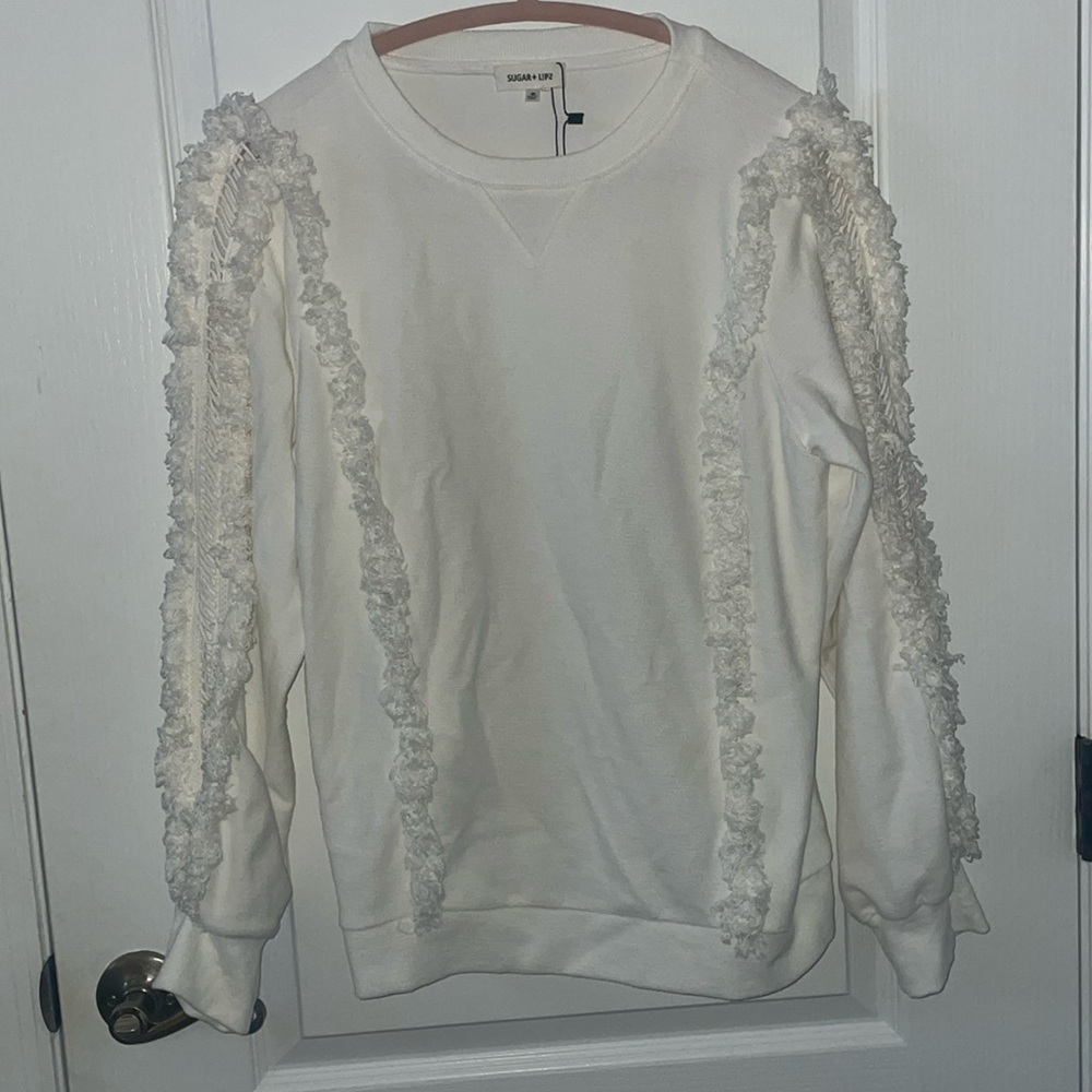 WHITE SWEATER